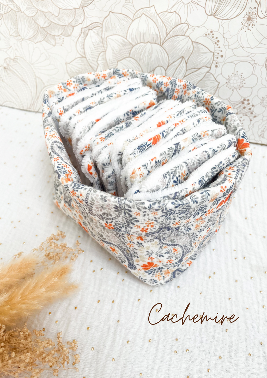 Matching set: the basket and its 20 cotton pads