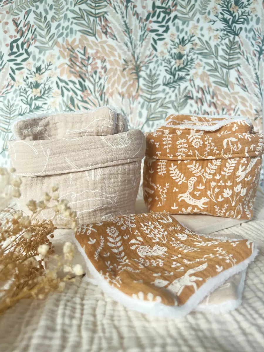 Ensemble assorti : les 10 lingettes bébé et la panière - 1