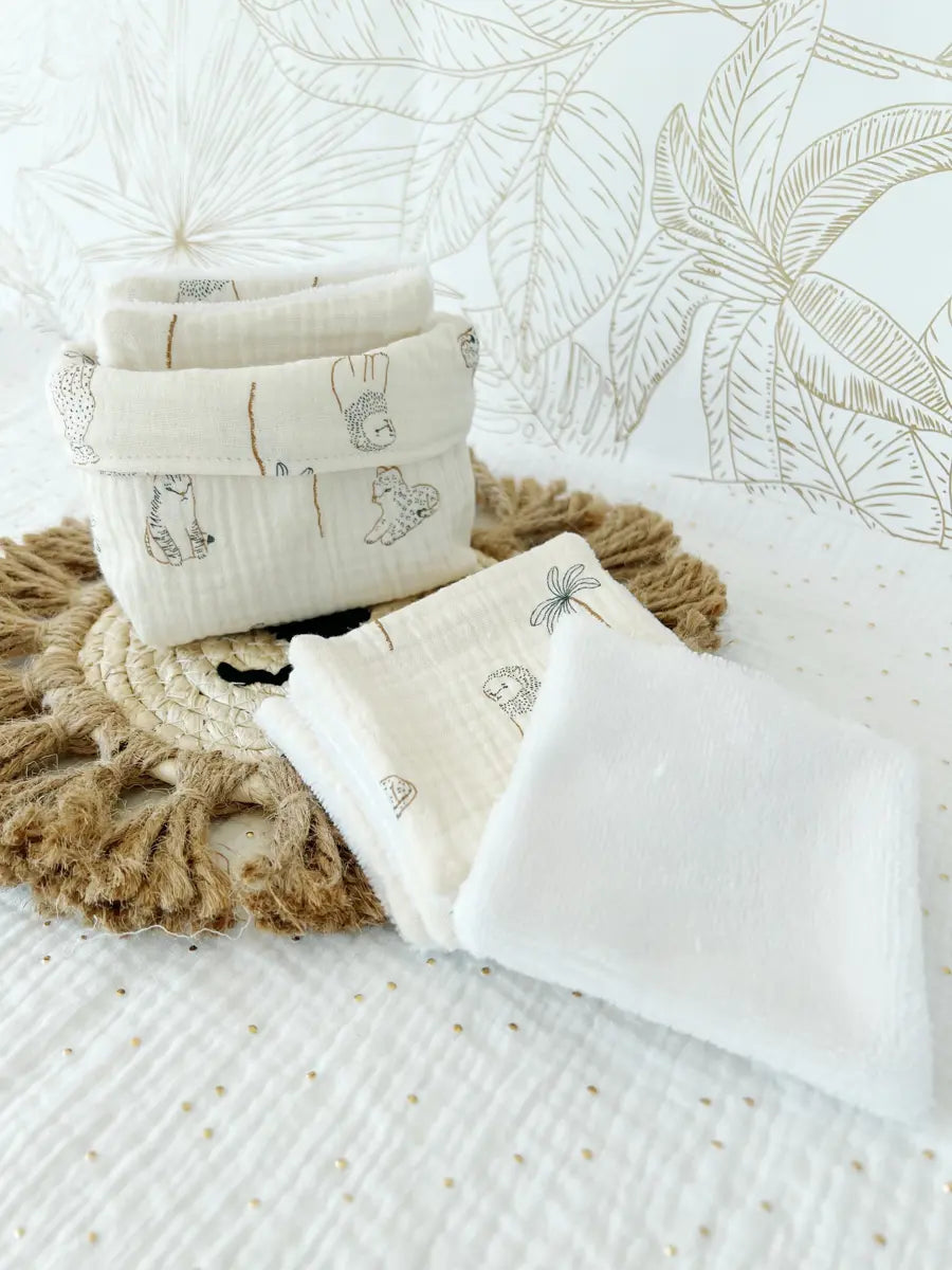 Ensemble assorti : les 10 lingettes bébé et la panière - King forest