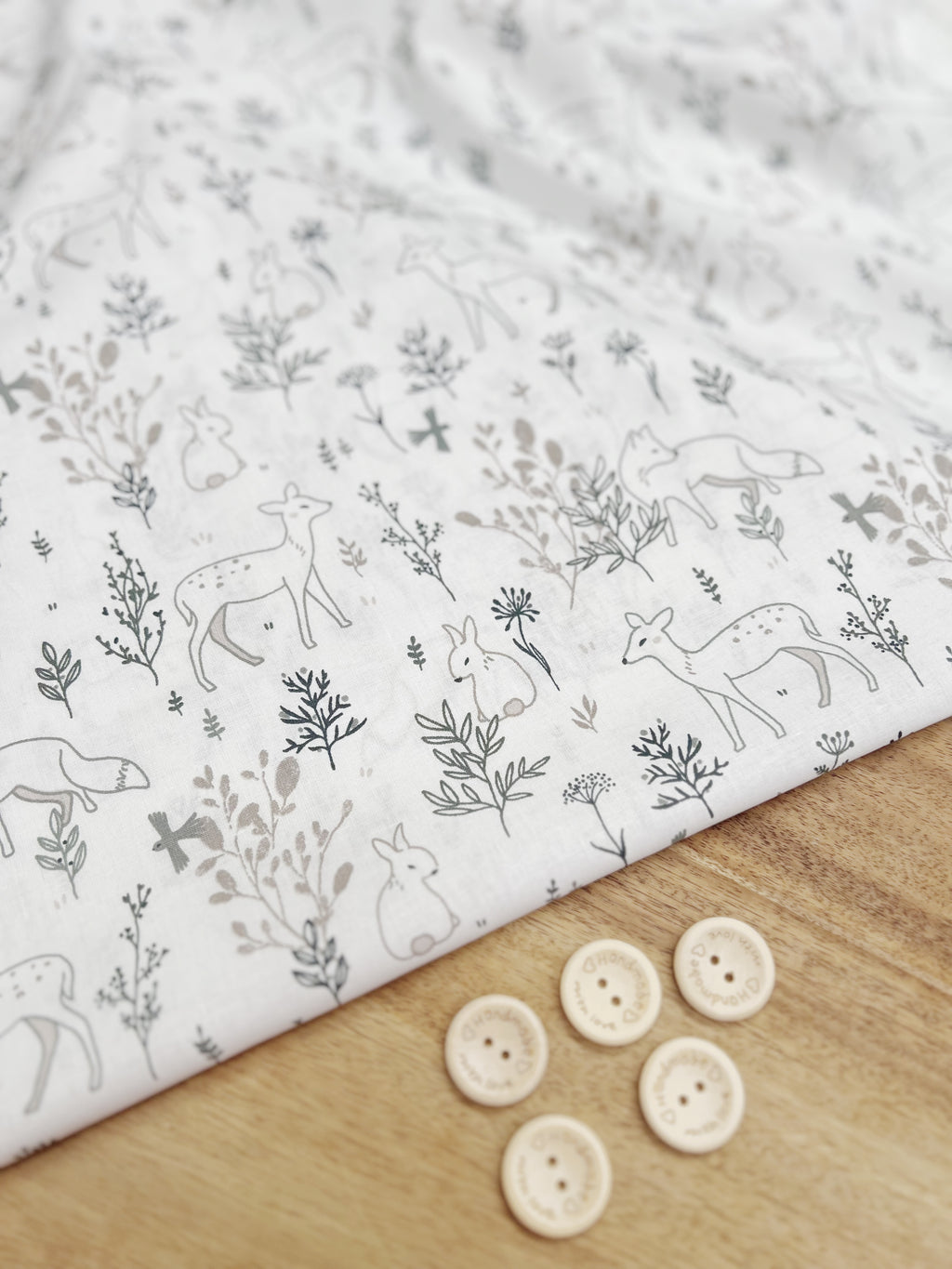 Bedruckte Baumwolle mit Zauberwald-Motiv