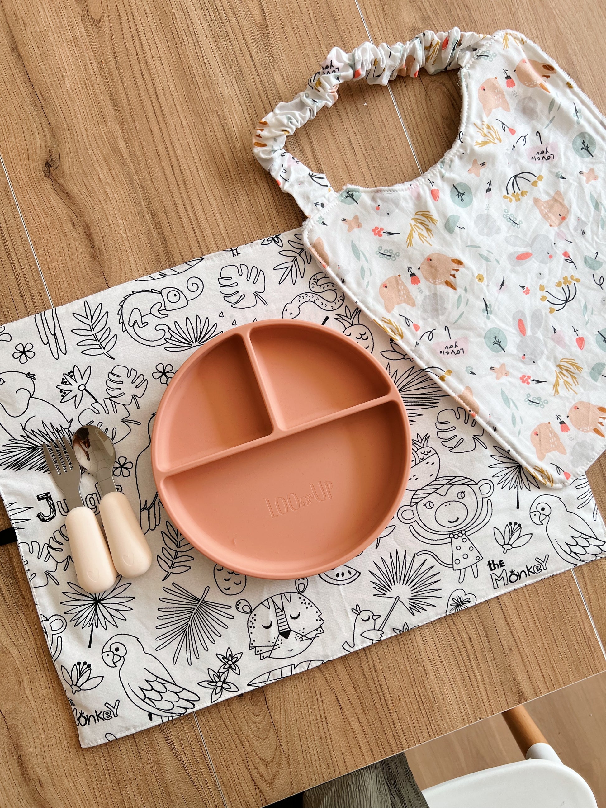 Washable coloring placemat (and its markers)