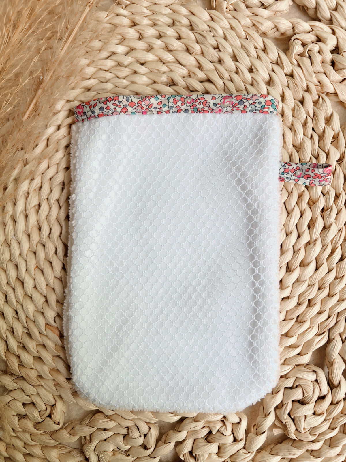 Exfoliating glove