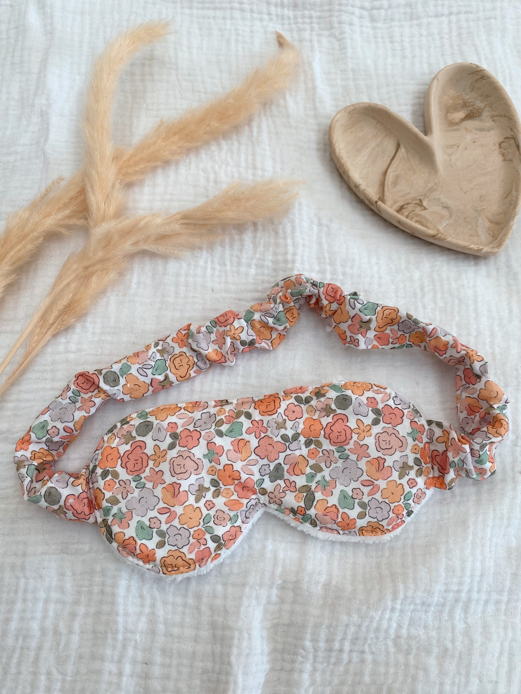 Nachtmaske mit „Rüschen“-Abschlüssen