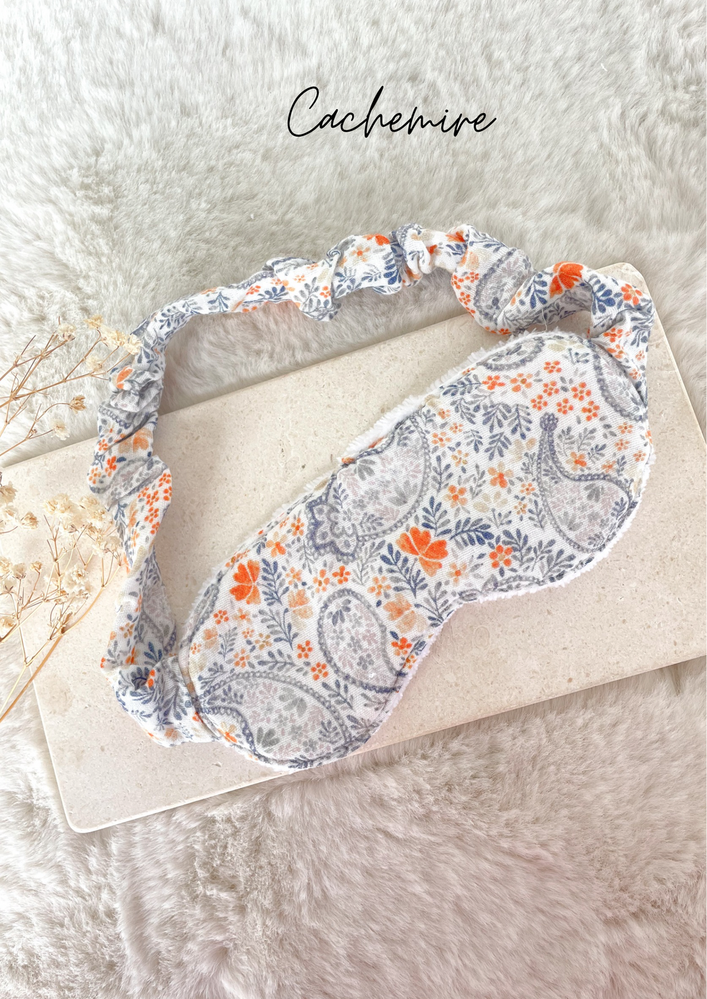 Masque de nuit avec finitions « froufrous »