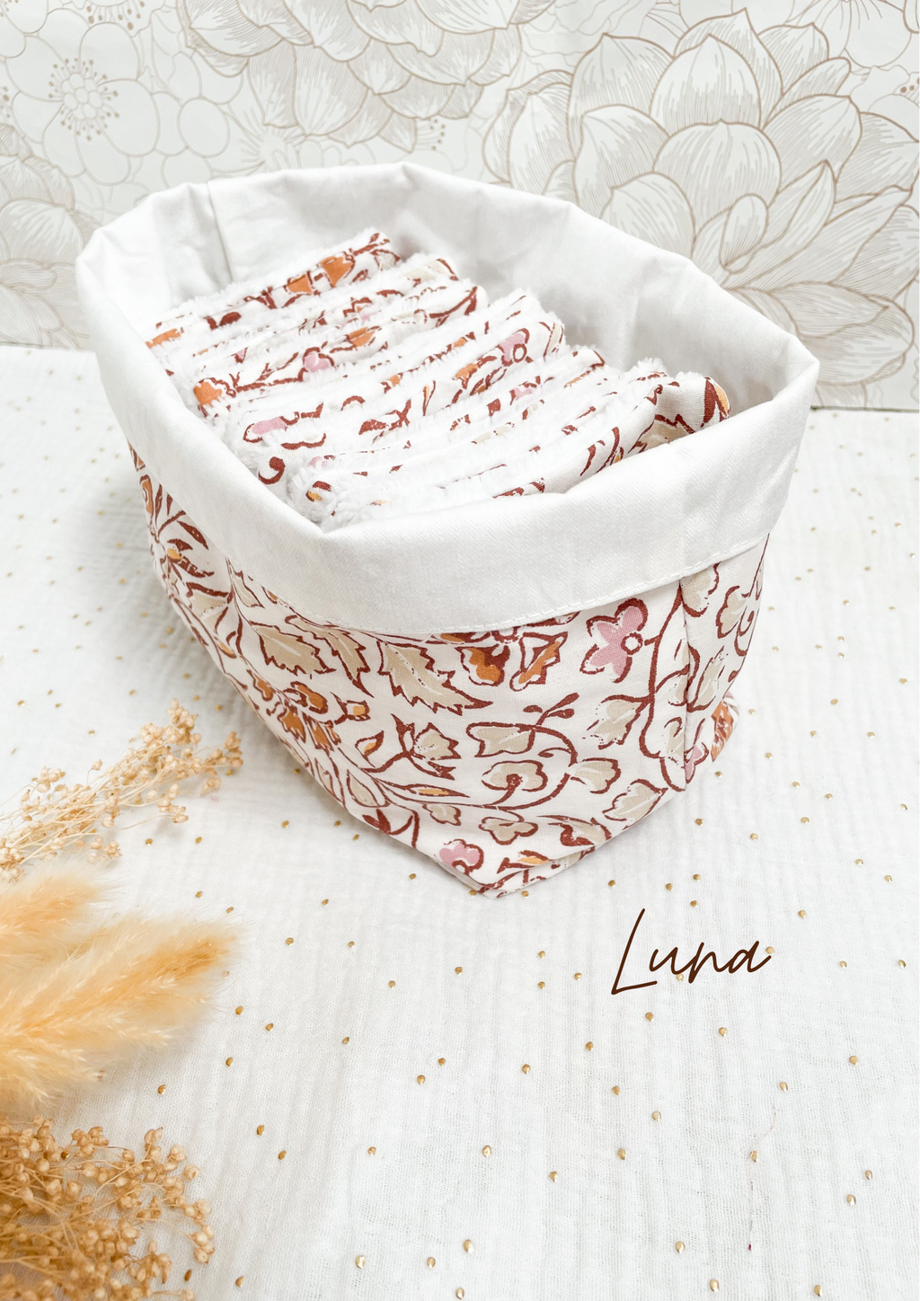 Matching set: the basket and its 20 cotton pads