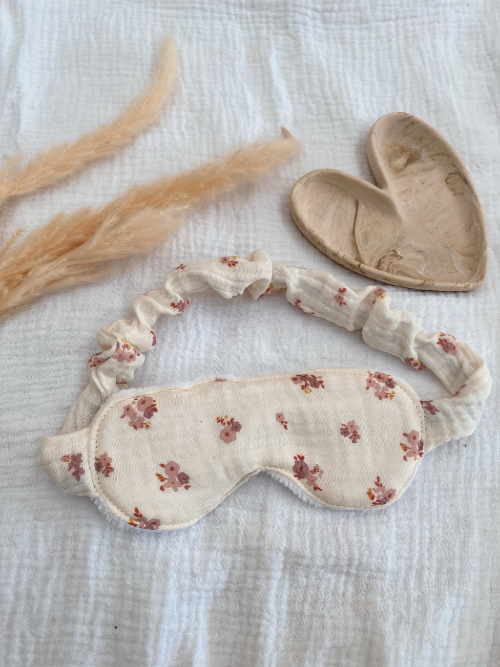 Nachtmaske mit „Rüschen“-Abschlüssen