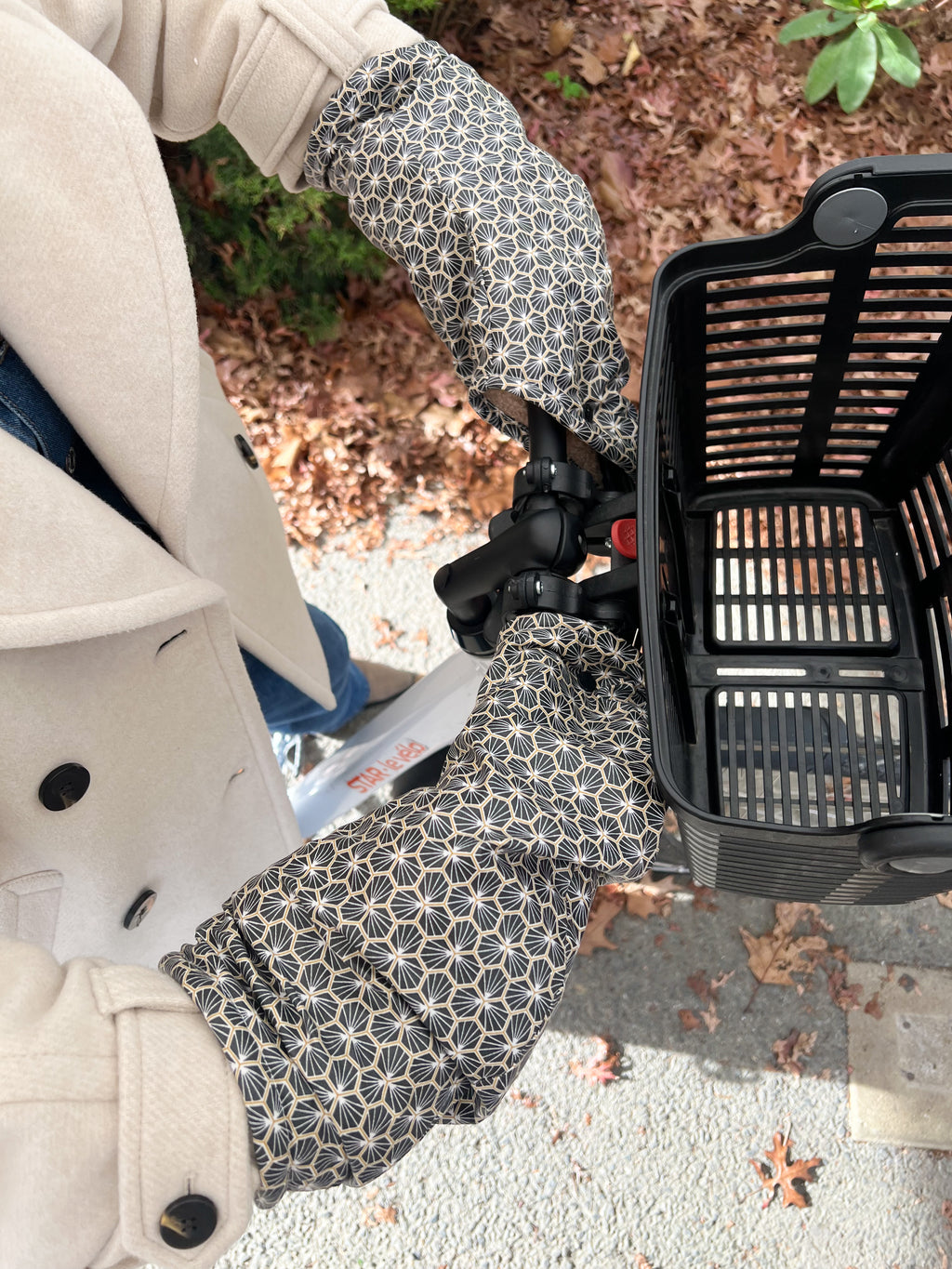 Sleeves for curved handlebars (e.g. bicycles)