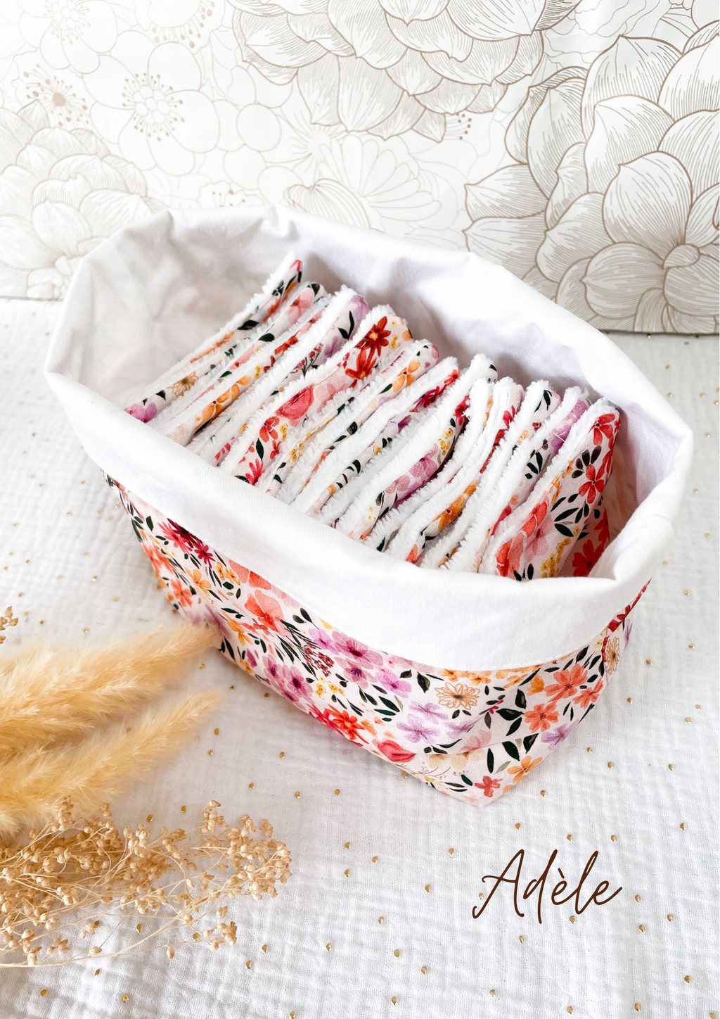 Matching set: the basket and its 20 cotton pads
