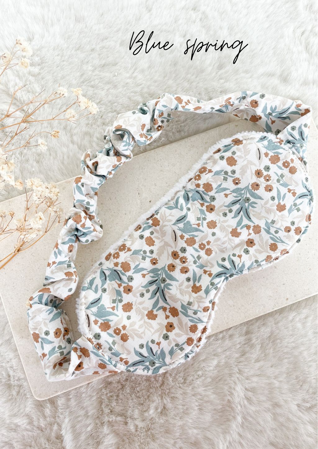 Masque de nuit avec finitions « froufrous »