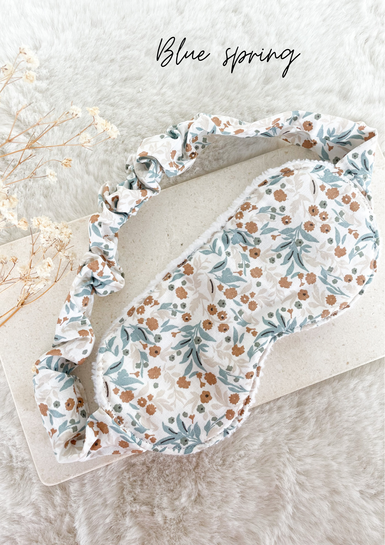 Masque de nuit avec finitions « froufrous »