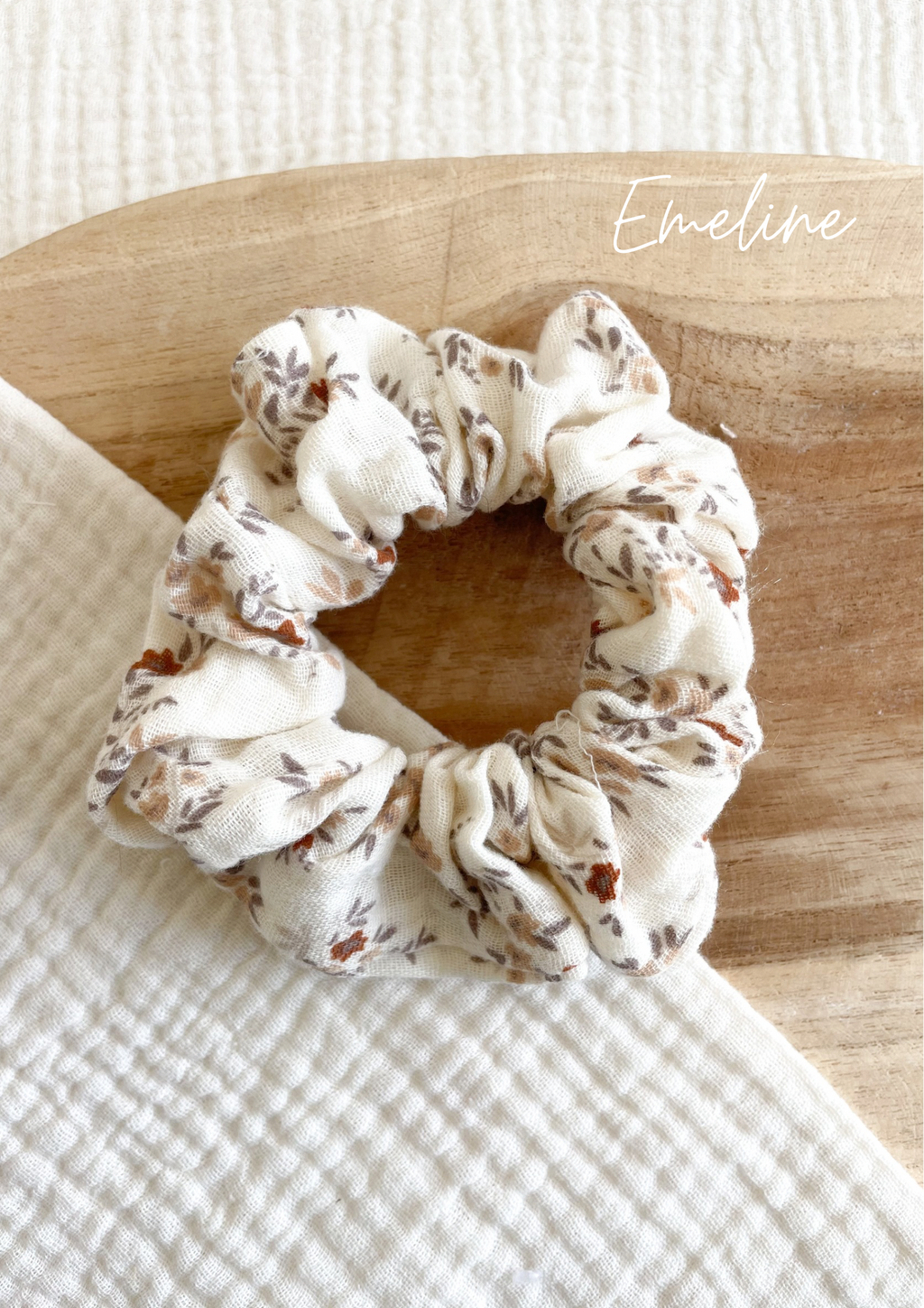 Double gauze scrunchie