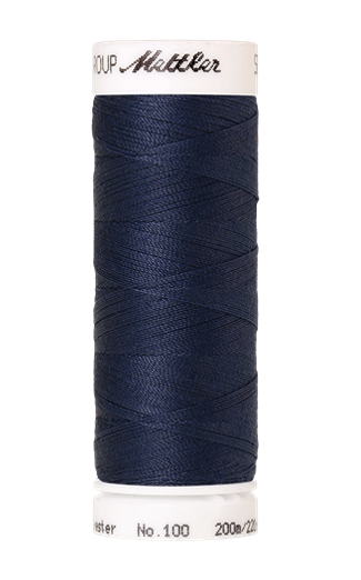 Bobine de fil bleu marine