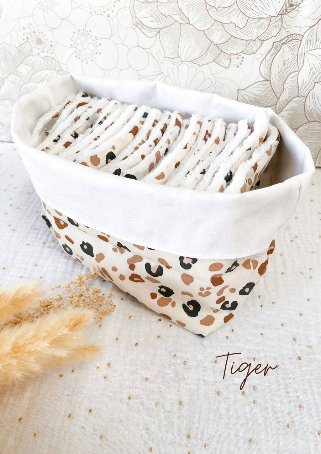 Matching set: the basket and its 20 cotton pads