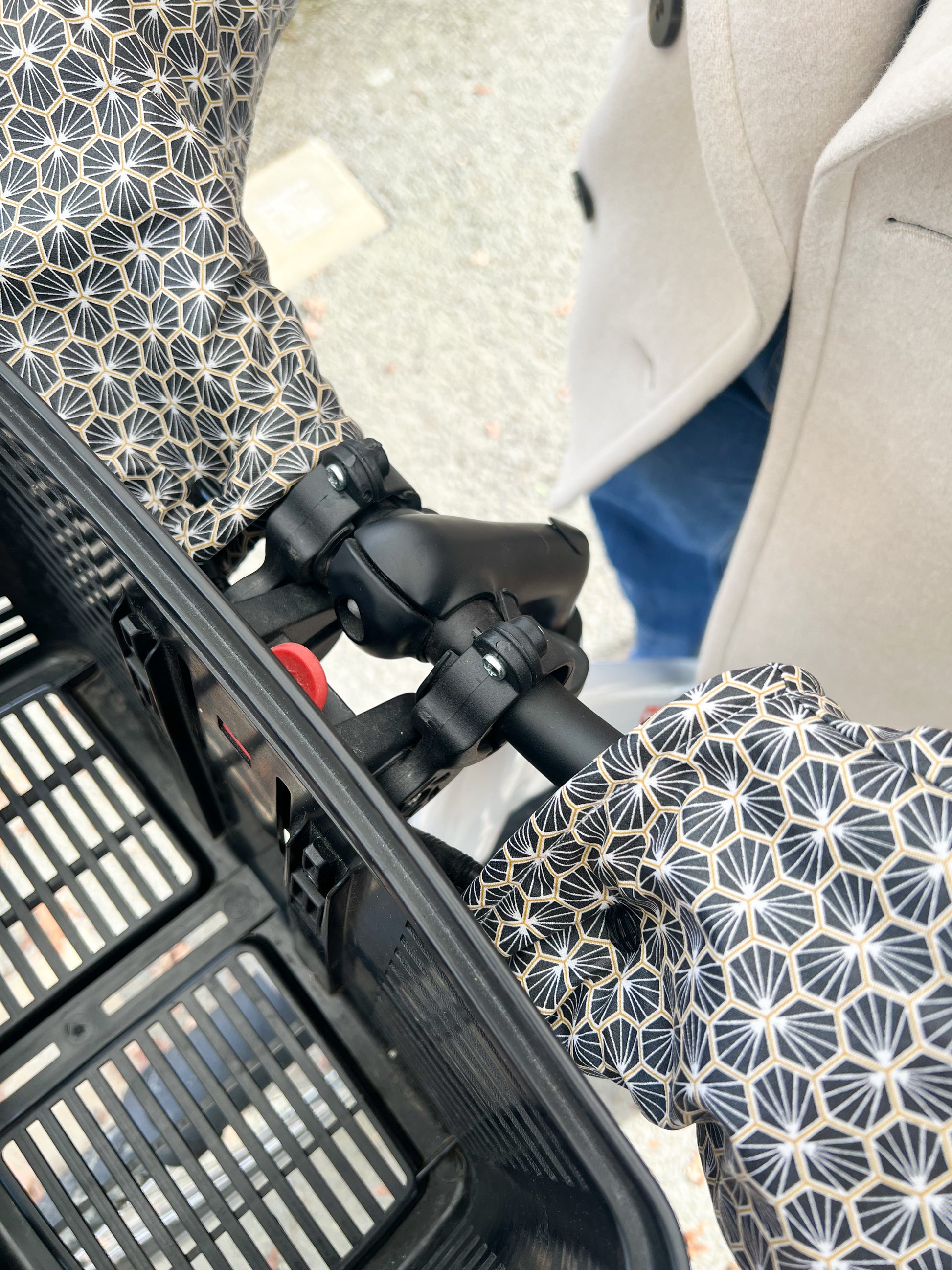 Sleeves for curved handlebars (e.g. bicycles)