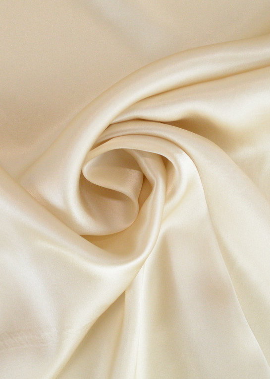 Tissu satin de soie beige