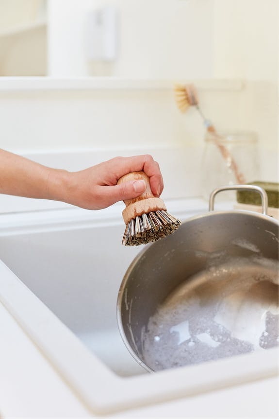 Brosse casserole - L'embeillage - Les cotons de Romane : Produits d'hygiène réutilisables et lavables