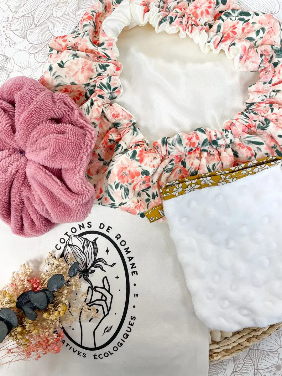 Coffret : la salle de bain - Bonnet de soin Marine, gant démaquillant et fleur de douche vieux rose