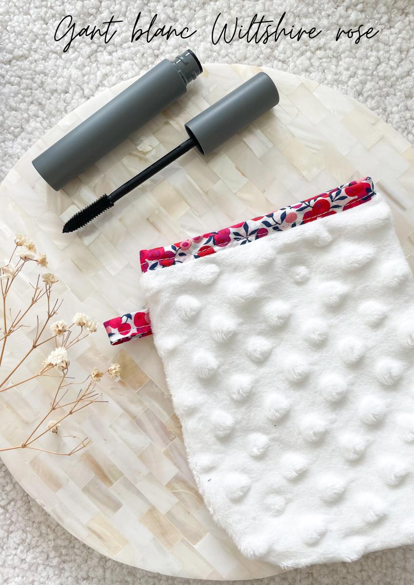 Gant démaquillant (démaquille avec de l’eau uniquement) - Gant blanc Wiltshire rose