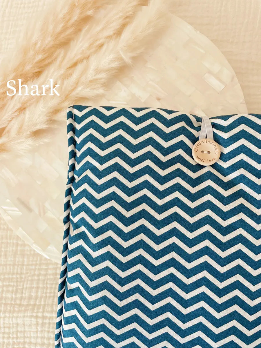 Grande pochette à livre ou tablette - Shark