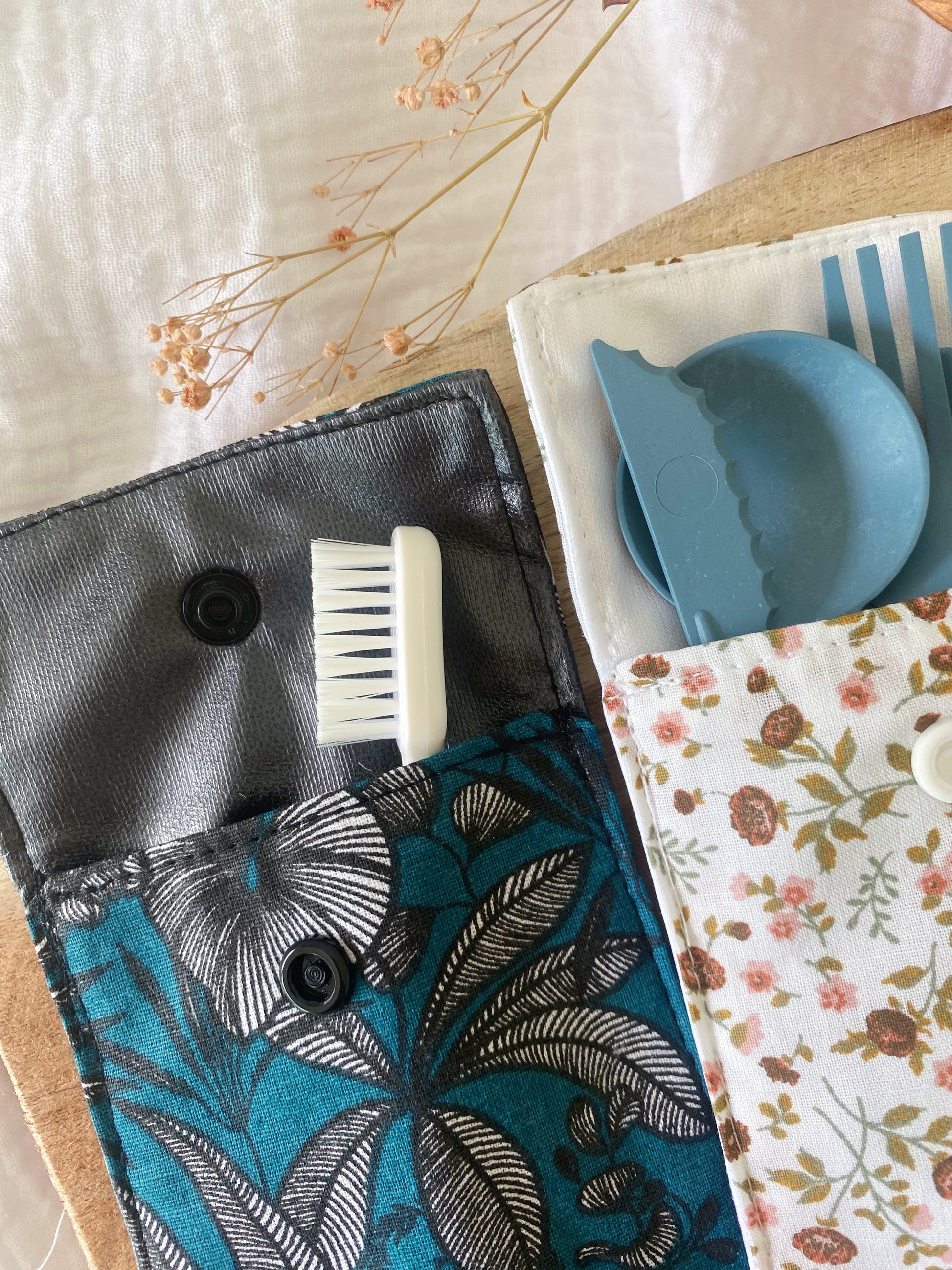 GARDEZ VOTRE BROSSE à dents et dentifrice propres avec cet étui à GARDEZ VOTRE BROSSE à dents et dentifrice propres avec cet étui à