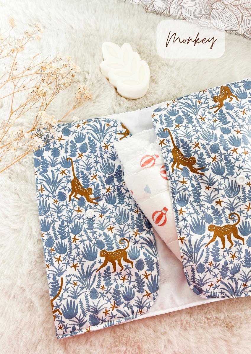 Pochette à couches et lingettes nomade - Monkey