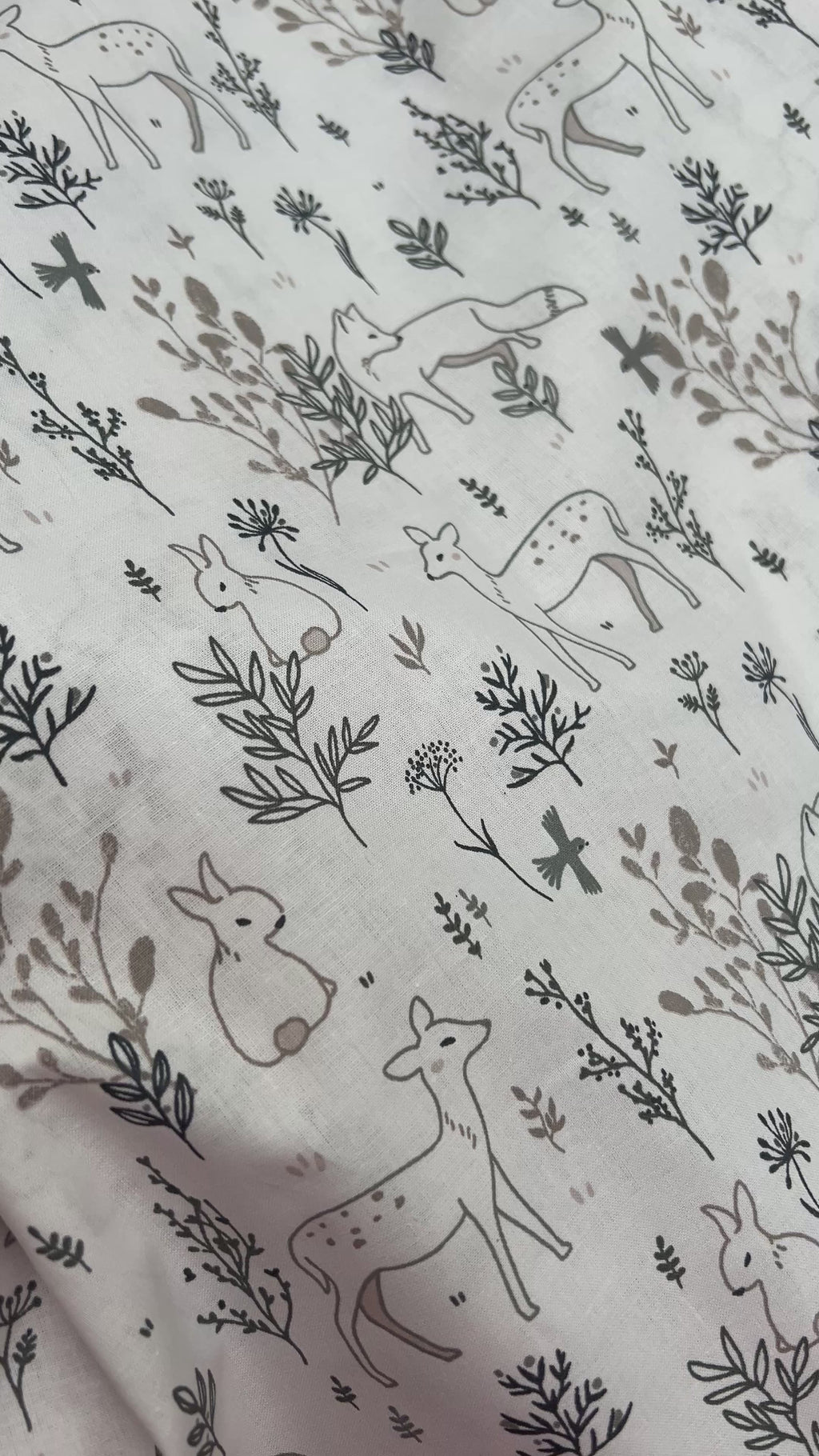 Bedruckte Baumwolle mit Zauberwald-Motiv