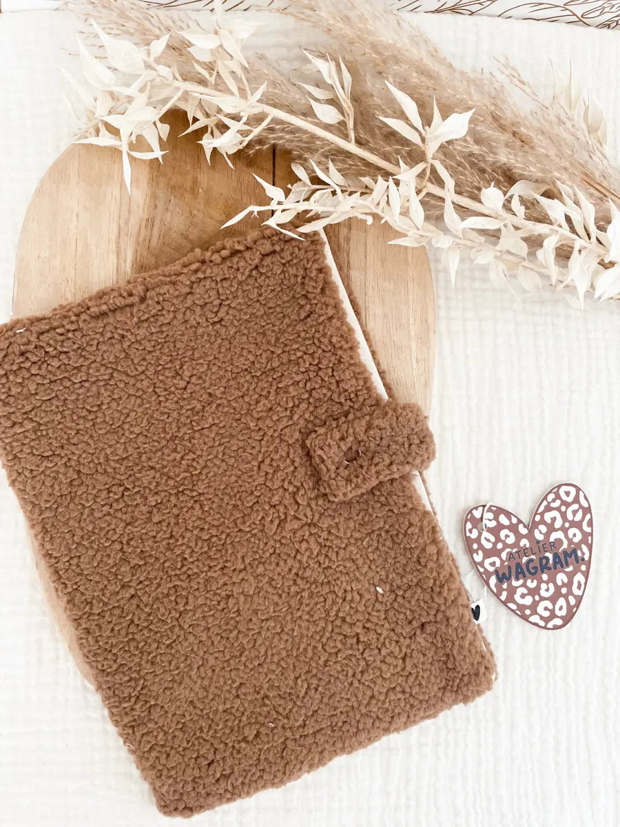 Protège-carnet de santé - Atelier Wagram - Moumoute caco
