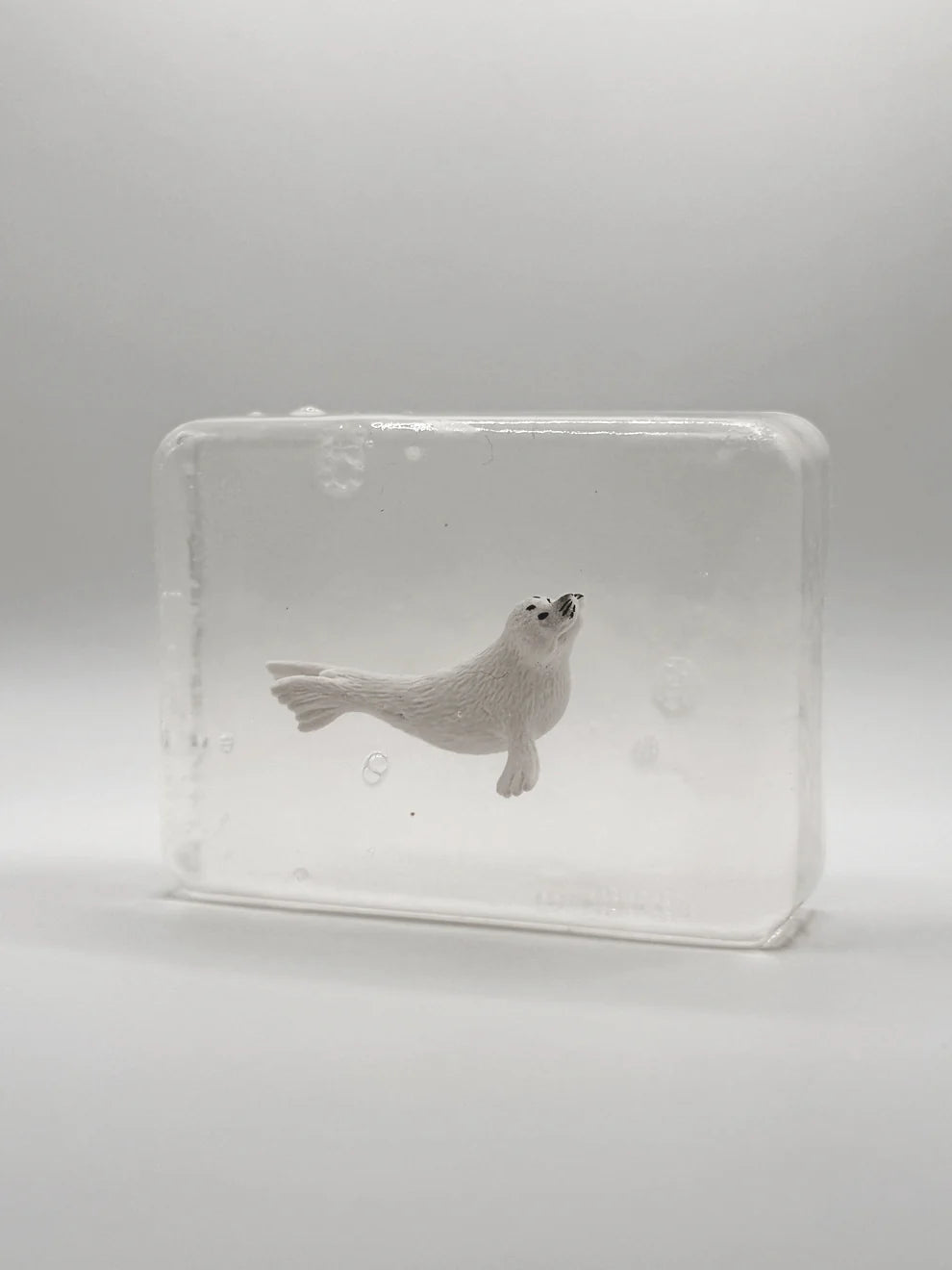 Savon avec figurines au choix (animaux, dinosaures, ...) - Bébé phoque polaire