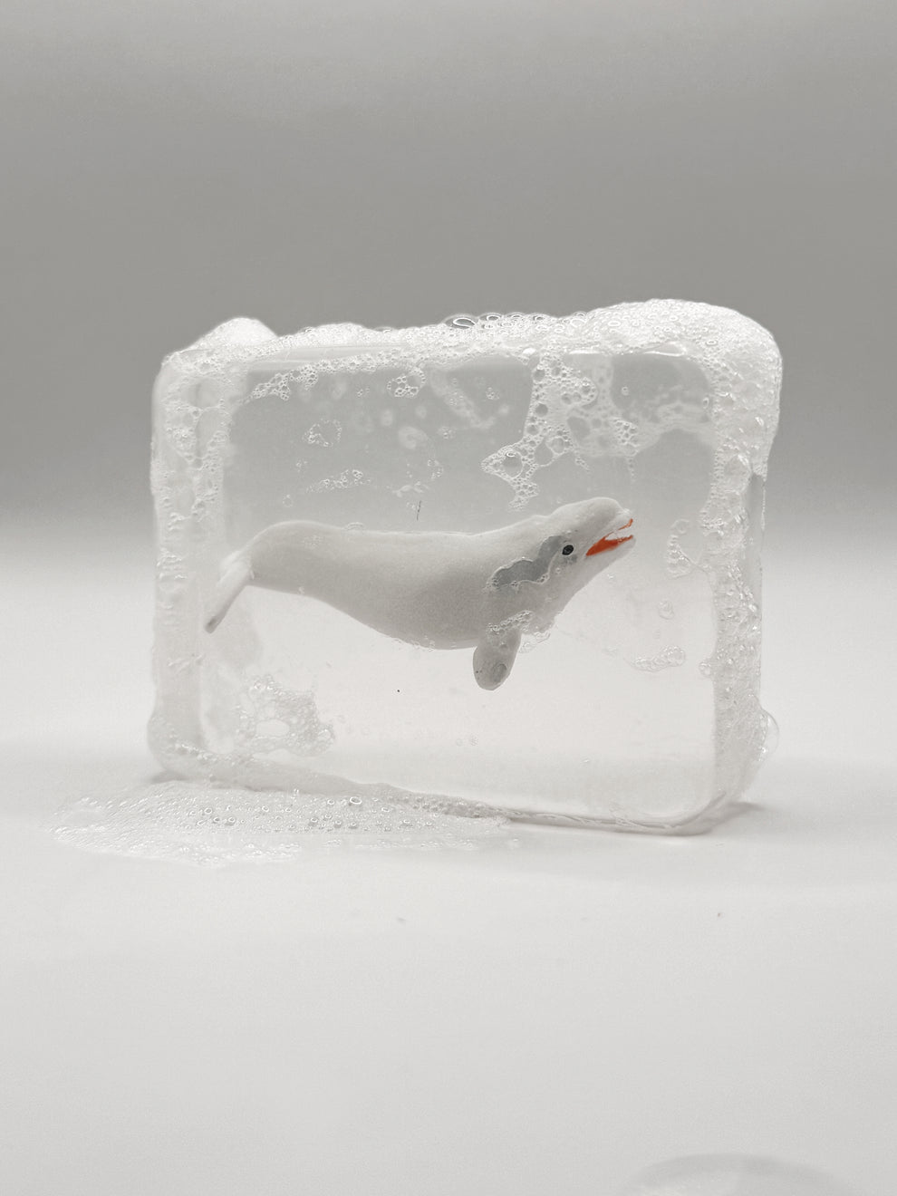 Savon avec figurines au choix (animaux, dinosaures, ...) - Béluga