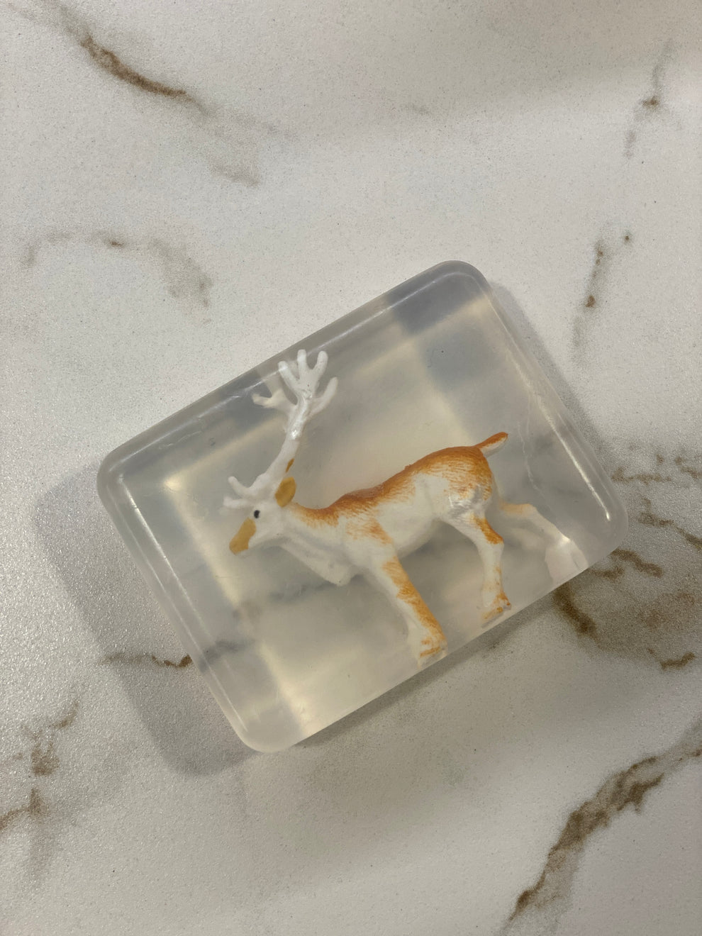 Savon avec figurines au choix (animaux, dinosaures, ...) - Renne