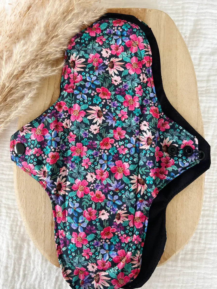 Serviette hygiénique lavable NUIT pour flux abondants - Black bloom