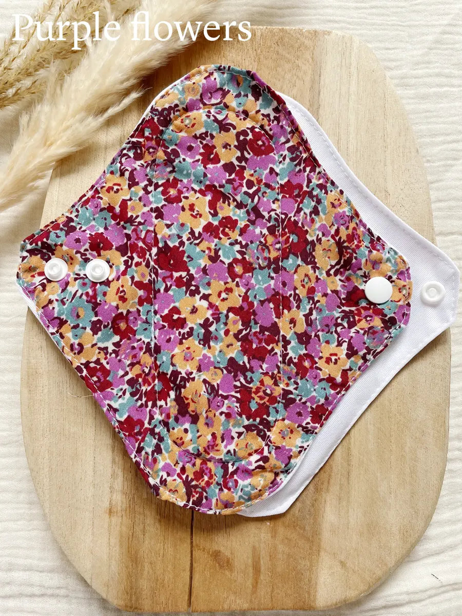 Serviette lavable flux MOYEN – Serviette hygiénique de jour - Purple flowers